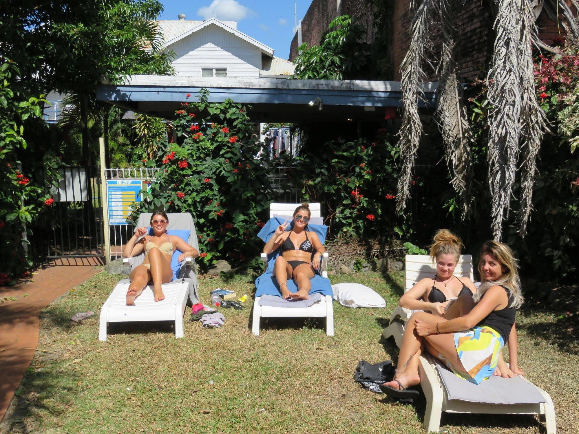 Reef Backpackers Ostello Cairns Esterno foto